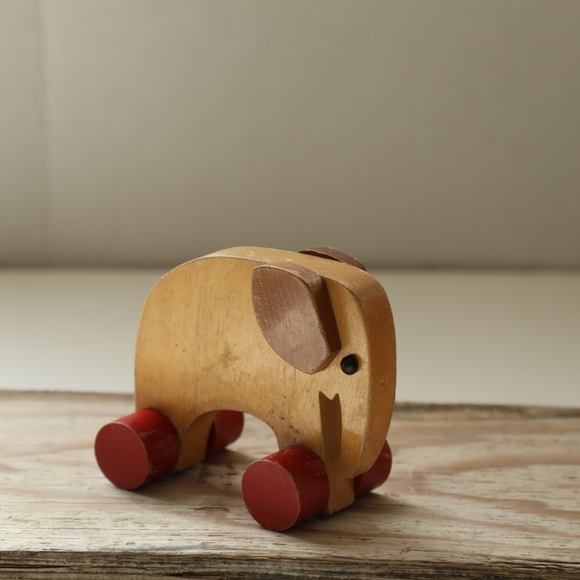 Vintage Wooden Elephant Toy on wheels - Picture 2 of 6